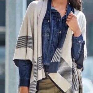Sweater Wrap Knit Reversible Poncho CAbi
Cardigan